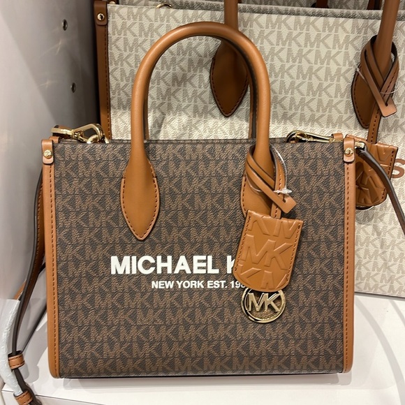 MICHAEL KORS
Mirella Small Logo Crossbody Bag
Brown
NWT - Picture 14 of 16
